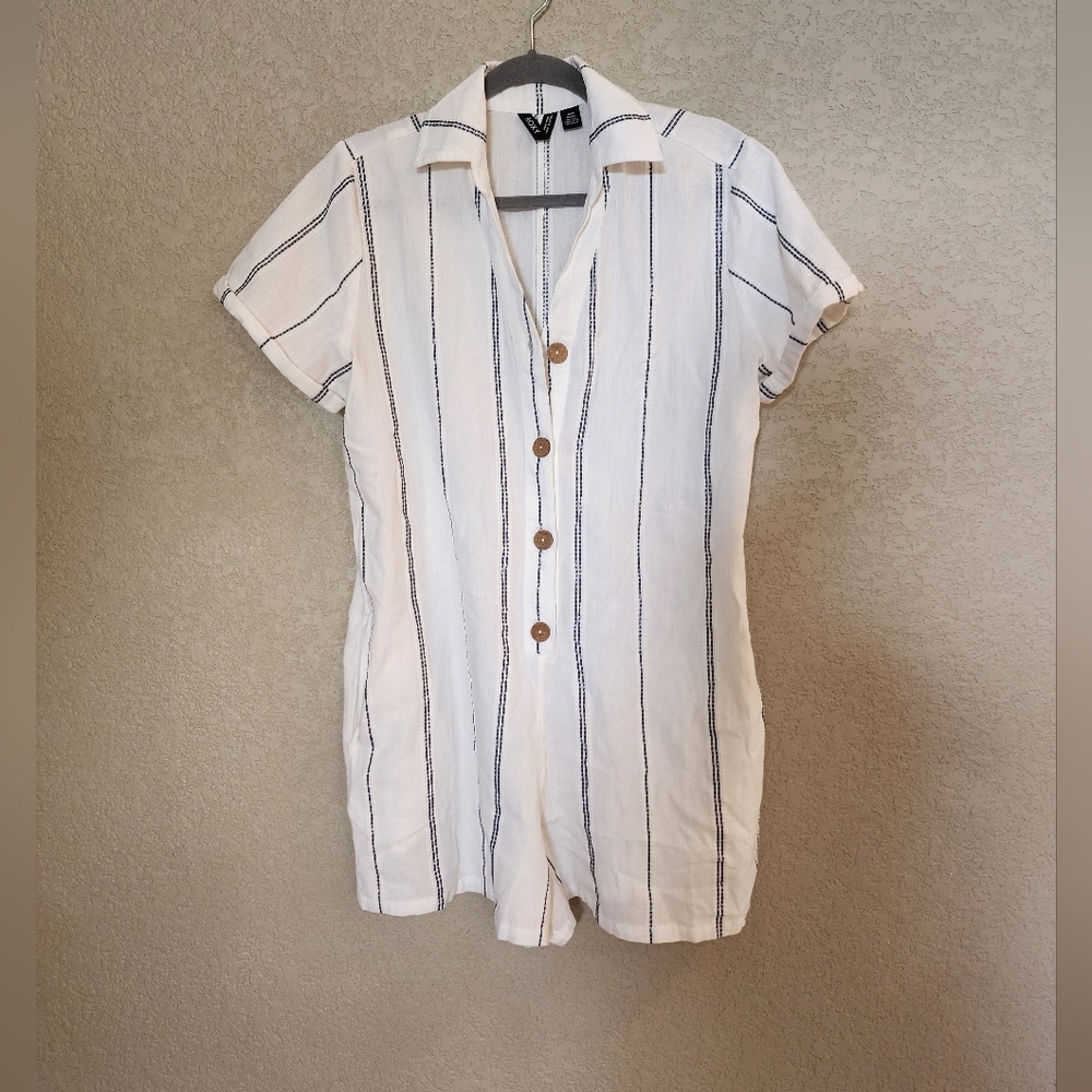 Roxy Playsuit Shorts With Pockets Size Medium.